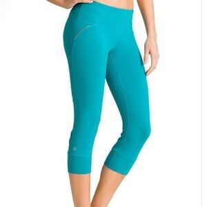 Athleta size S Relay Capris Leggings aqua teal blue